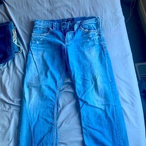 Silver jeansOlder but great fit mens Silver jeans. 36/34